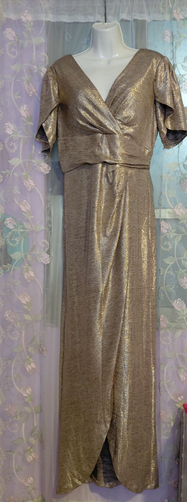 Elegante Vestido Largo de Gala Rosa Gold con Cuello en V