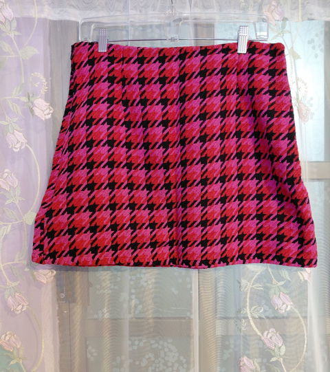 Falda Corta Estampada pata de gallo Fucsia, Rojo y Negro Talla L
