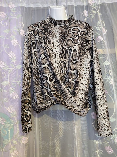 Blusa de Manga Larga Estampada de Piel de Serpiente JLO Talla 15