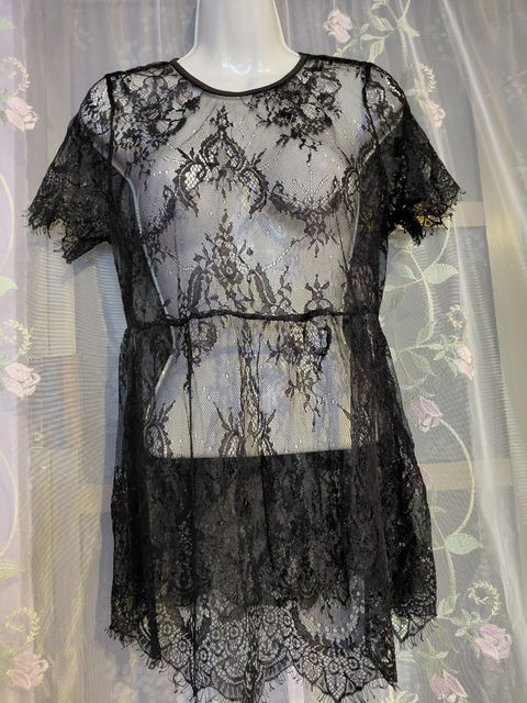 Blusa de Encaje Negro con Manga Corta - Talla XL