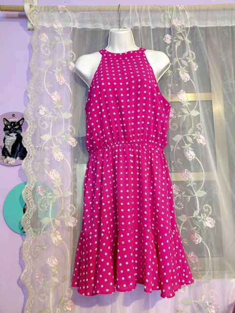 Vestido Corto Halter Fiusha con Lunares Blancos Talla L