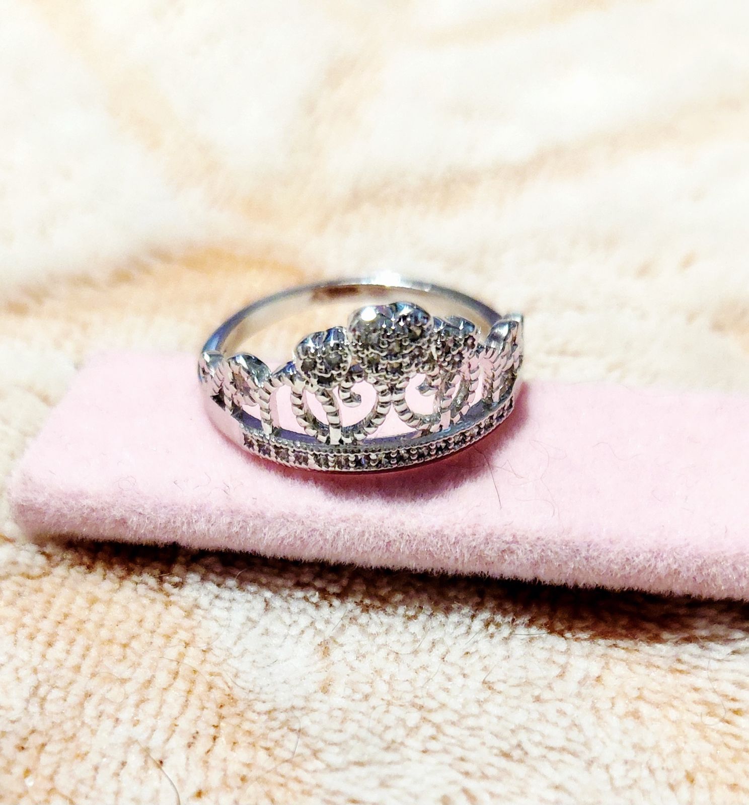 Anillo Tiara Real con corazones y cristales micro-pavé