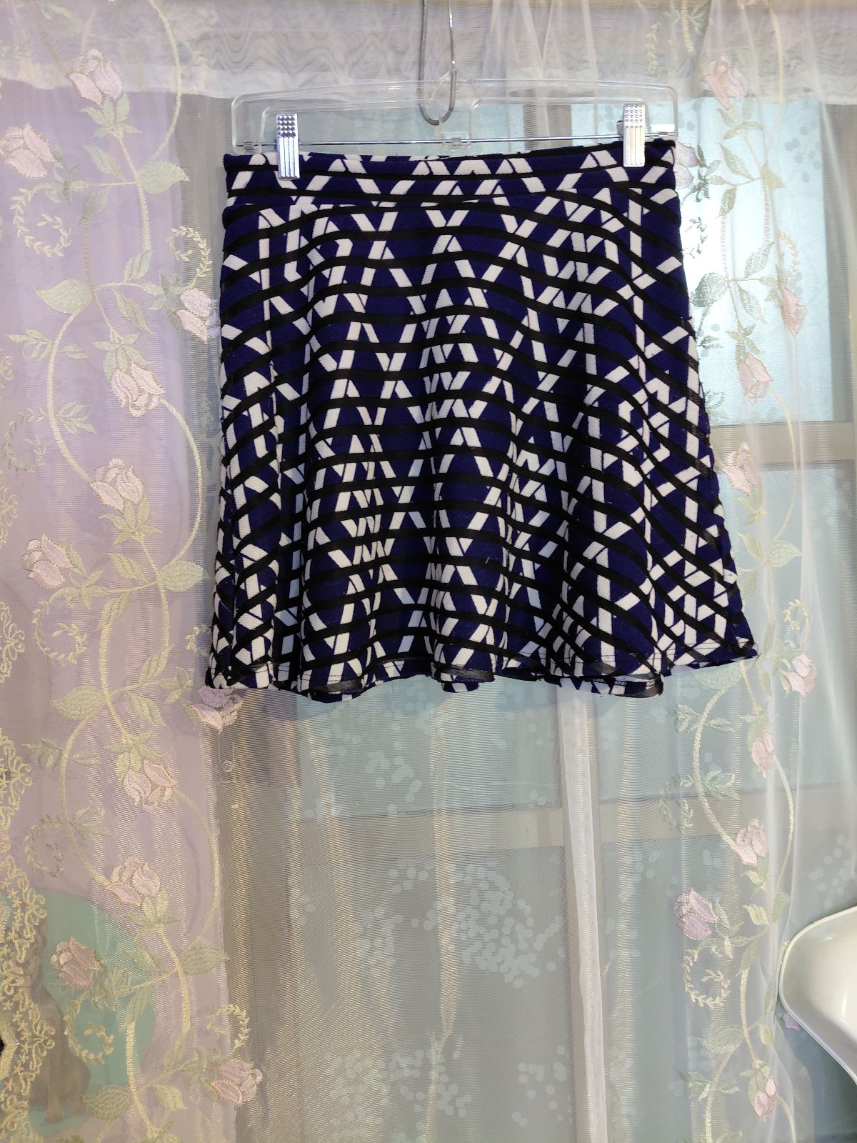 Falda Skater Texturizada con Estampado Geométrico Talla M
