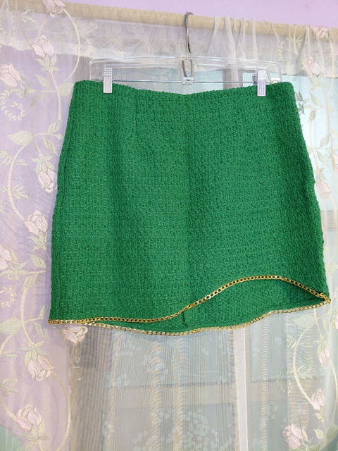 Minifalda de Tweed Verde Vibrante con Cadena Dorada - Talla XL
