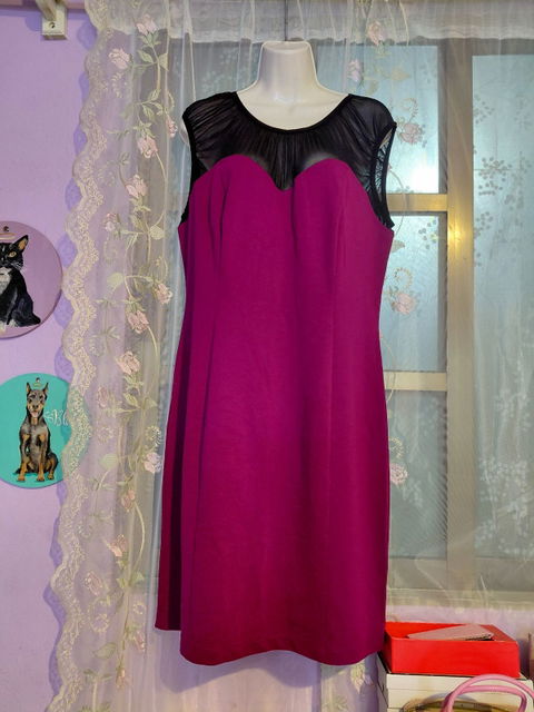 Vestido de Cóctel Magenta con Transparencia Negra - Talla XL