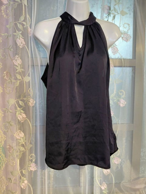 Blusa Negra Elegante con Cuello Halter y Lazo Ajustable