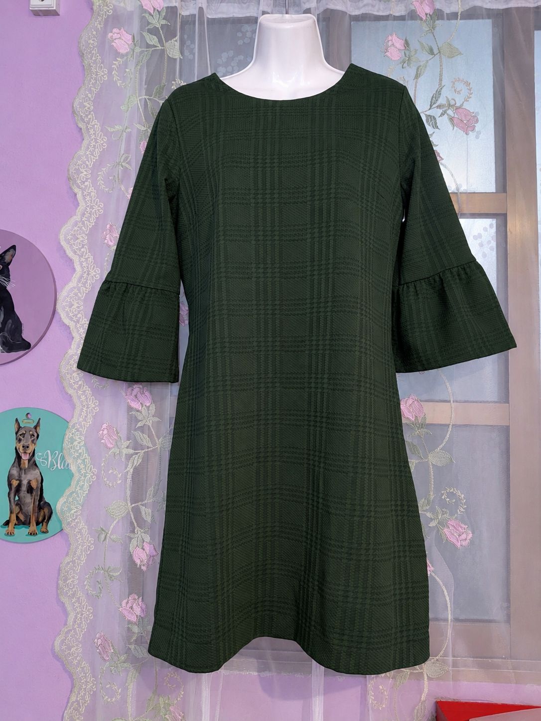 Vestido Corto Verde con Mangas Campana Talla 6