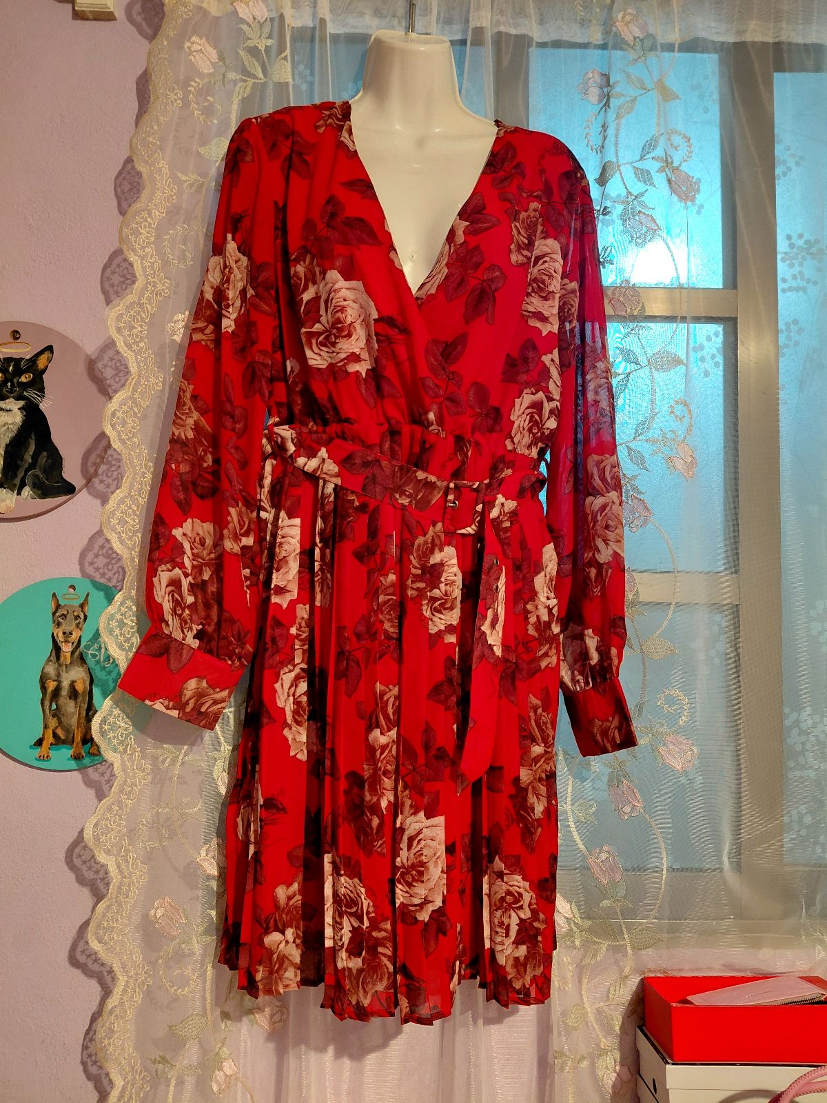 Vestido Rojo Plisado con Estampado de Rosas - Talla XL