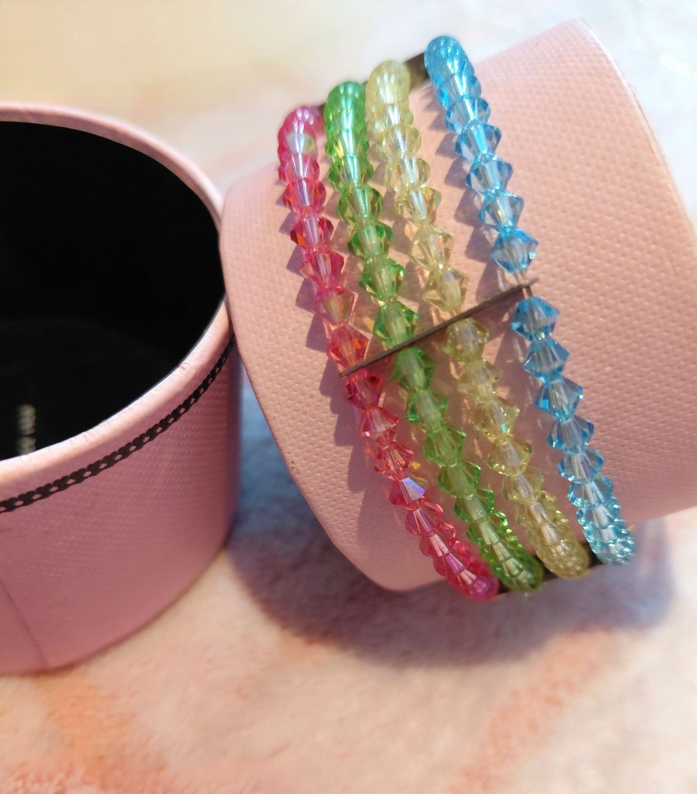 Brazalete Elástico Multicolor con Cuentas de Cristal