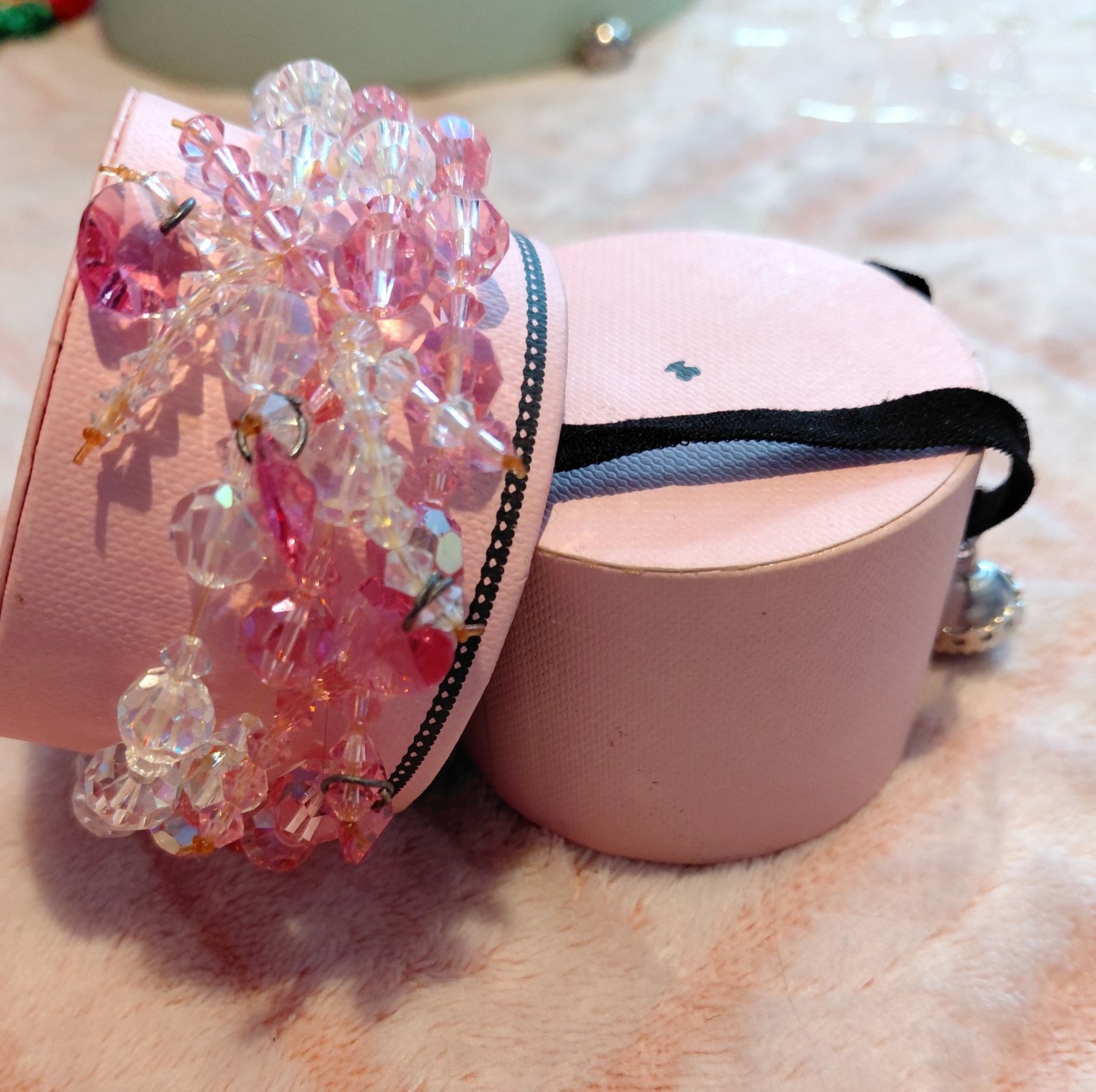 Set de 3 Pulseras Elásticas con Dijes en Forma de Corazón
