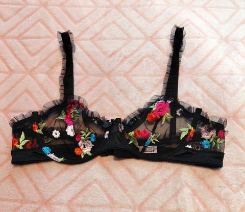 Bralette Negro de Malla con Bordado Floral Multicolor