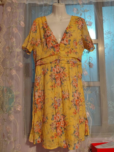 Vestido Casual Floral Amarillo con Escote en V
