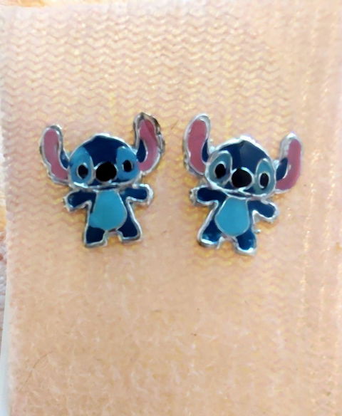 Broqueles de Stitch Disney con acabado en esmalte