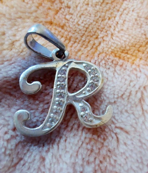 Dije de Inicial 'R' con Circonias en Plata 925