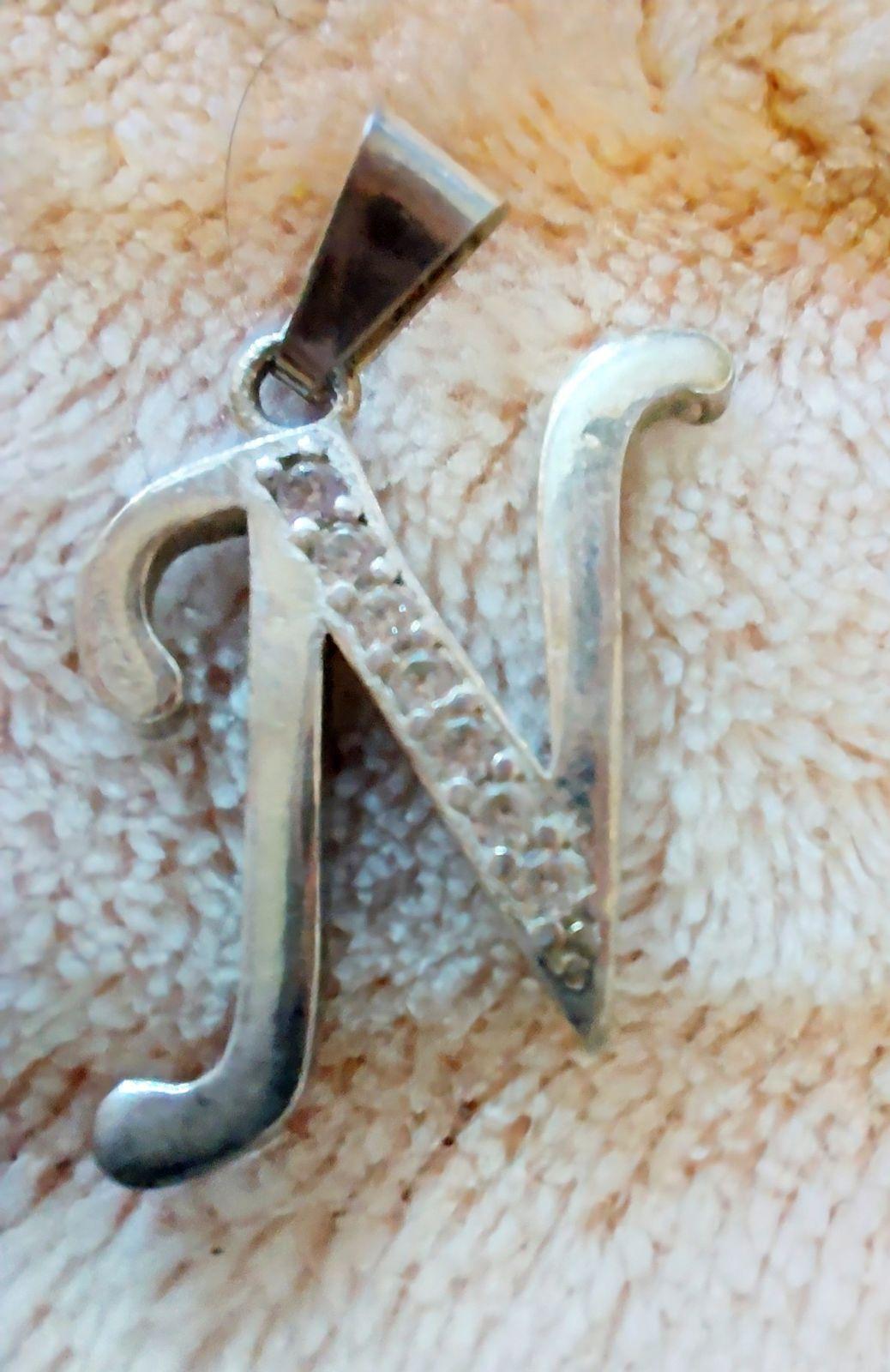 Dije de Inicial 'N' en Plata 925 con Circonias