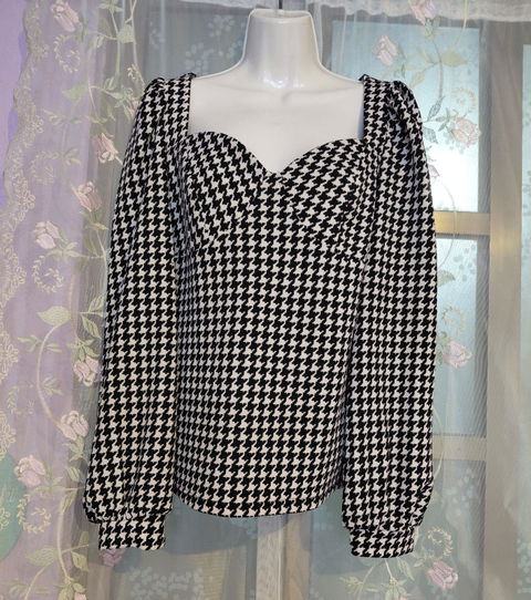 Blusa Manga Larga Pata de Gallo con Escote Corazón