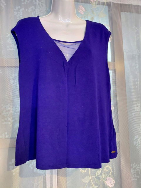 Blusa Sin Mangas Color Azul Rey con Detalle de Malla