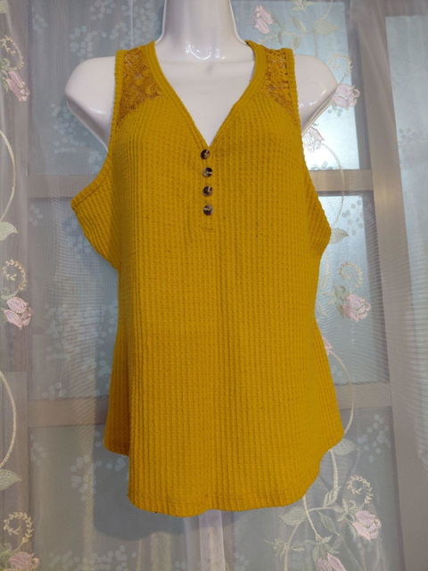 Blusa tirantes gofrada con encaje floral - Talla L