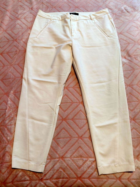 Pantalón de Vestir Color Hueso Recto con Pinzas Vero Moda