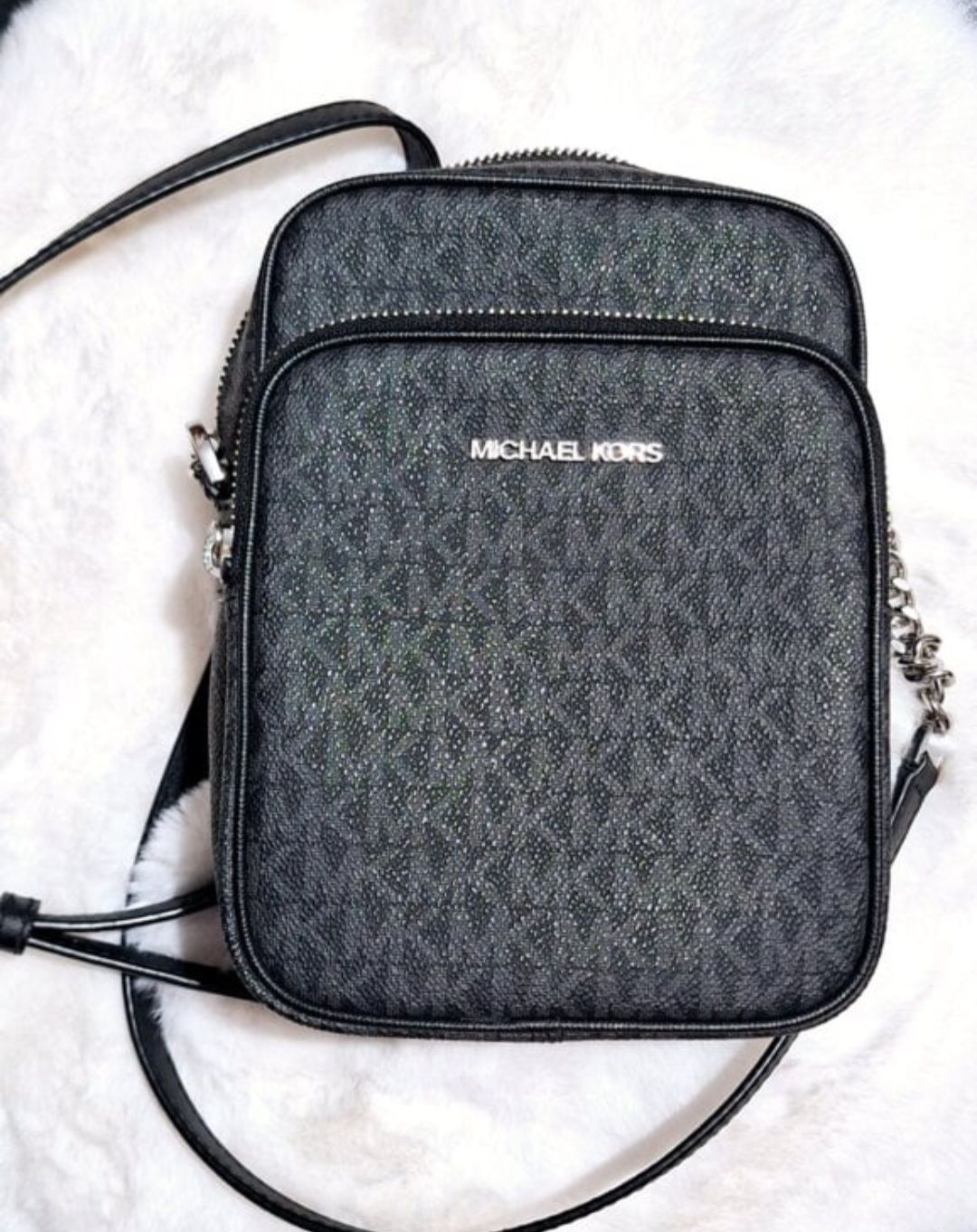 Crossbody Michael Kors original amplia con doble cierre