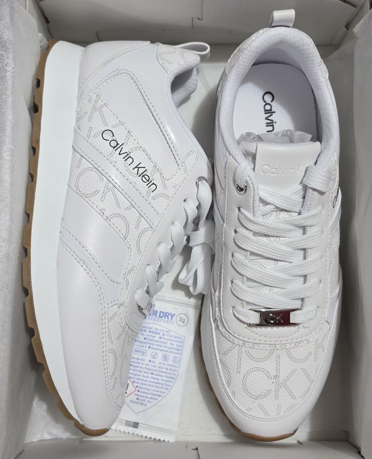 Tenis Calvin Klein originales blancos con charol NUEVOS EN CAJA