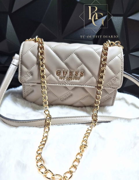 Bolso de mano Guess con cadena dorada