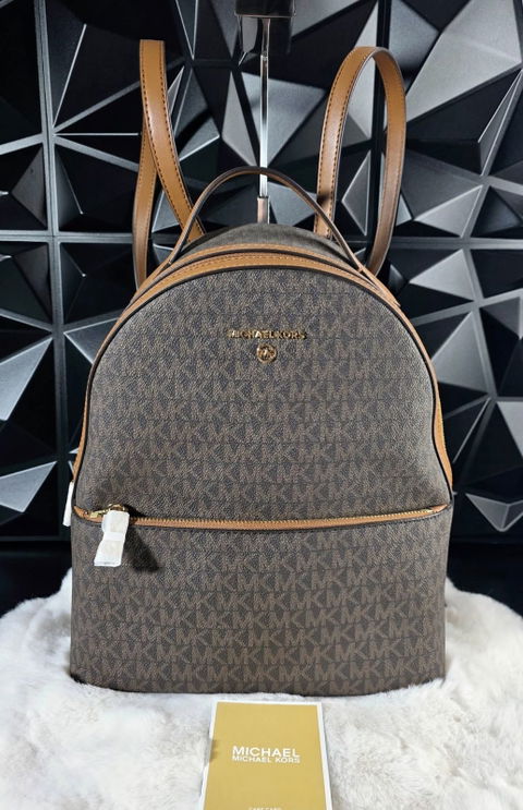 Mochila MICHAEL KORS original nueva amplia para uso diario