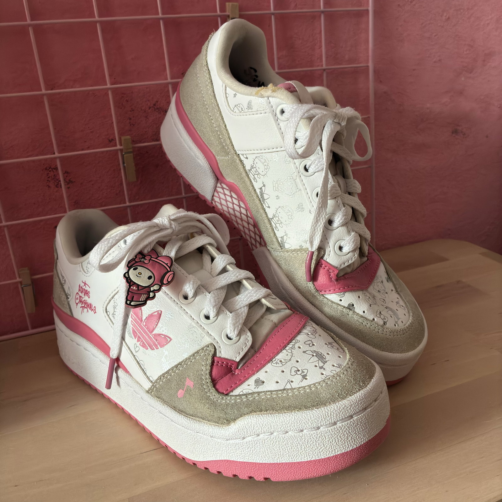 Tenis Adidas x My Melody Talla 4 - Buen Estado