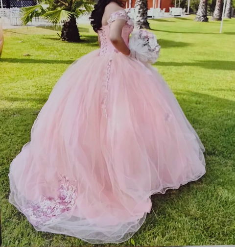 Vestido de Quinceañera XV 15 Rosa con Detalles Florales