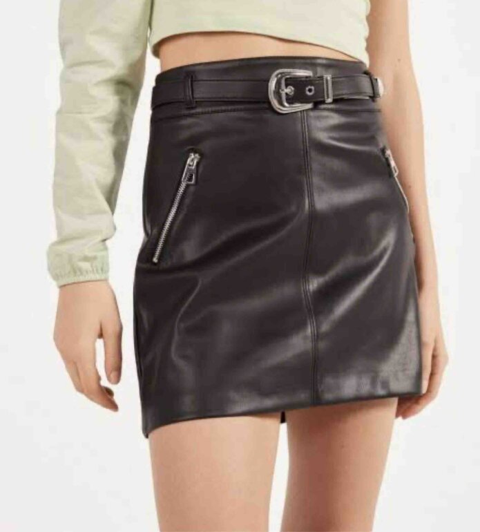 Falda Polipiel BERSHKA Talla 28 - M A Estrenar