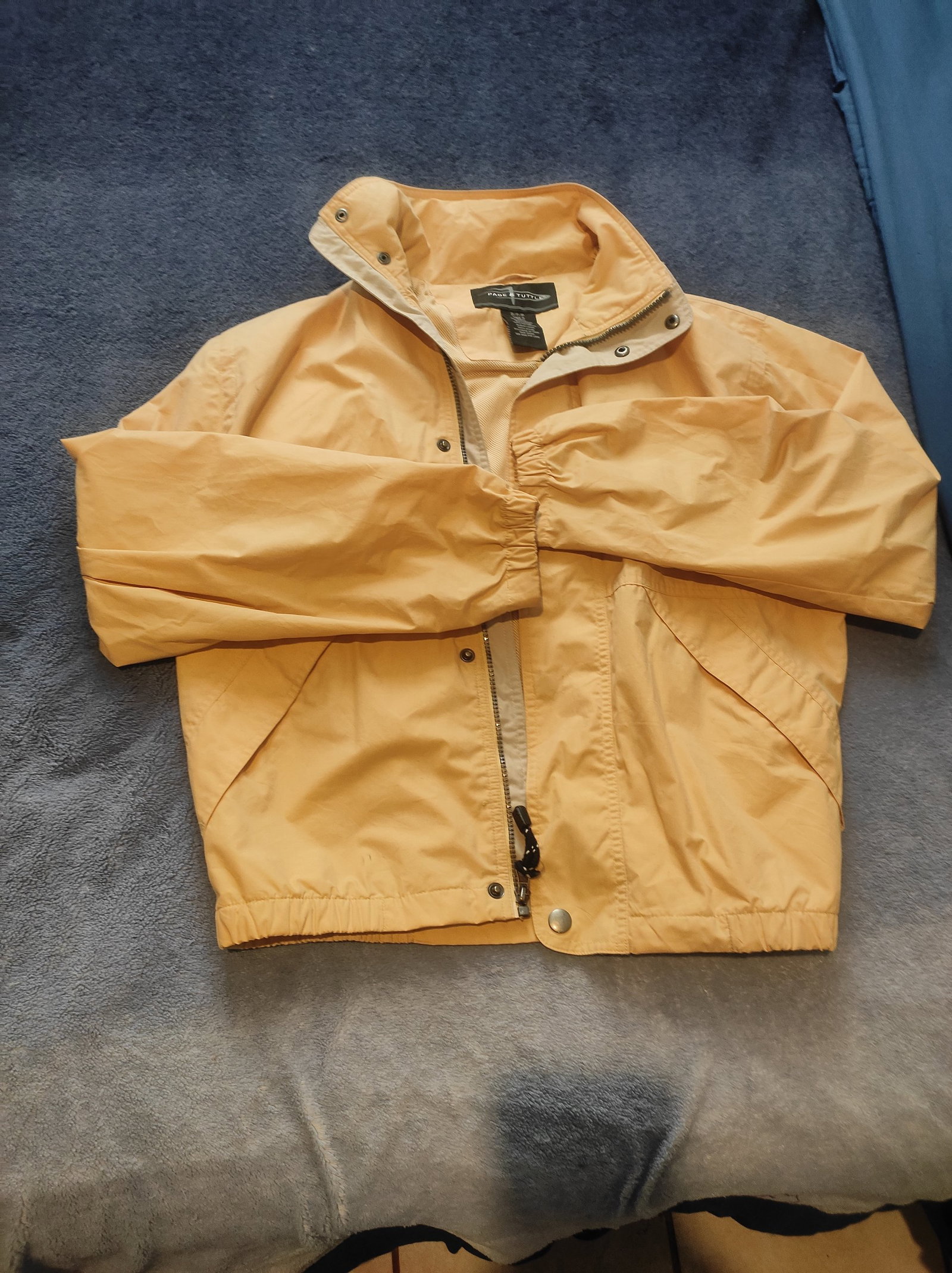 Chamarra Page & Tuttle Talla S - Color Beige en Buen Estado