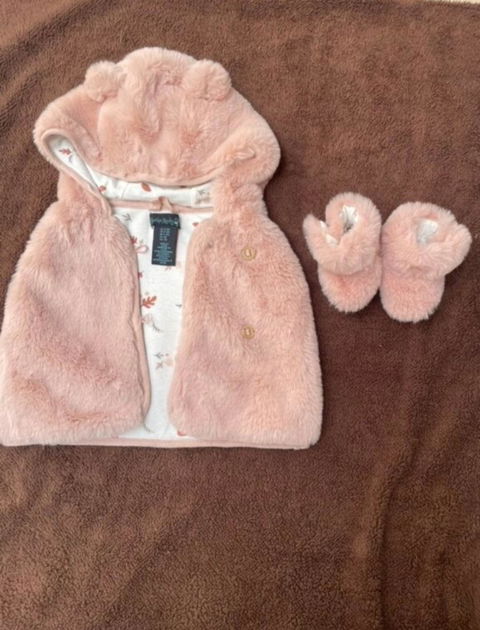 Conjunto de chaleco y botas para bebé niña talla 3-6 m