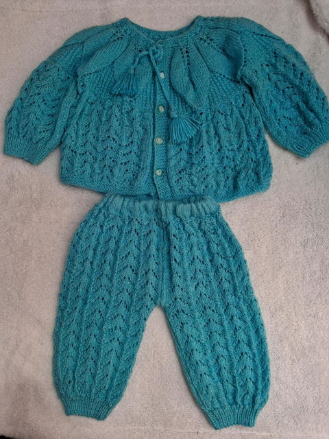 Conjunto de bebé tejido en color aqua