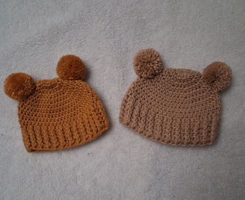 Gorros tejidos con pompones para bebé talla 3 meses