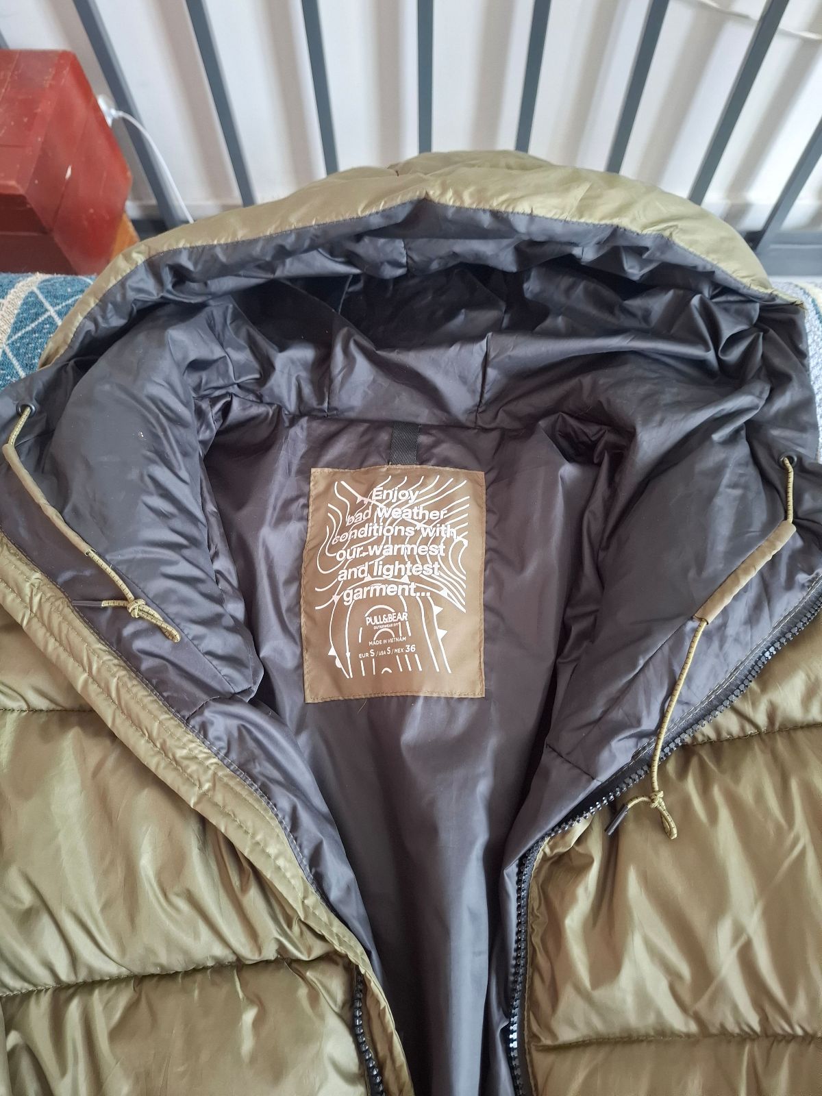 Chamarra PULL & BEAR verde militar talla S
