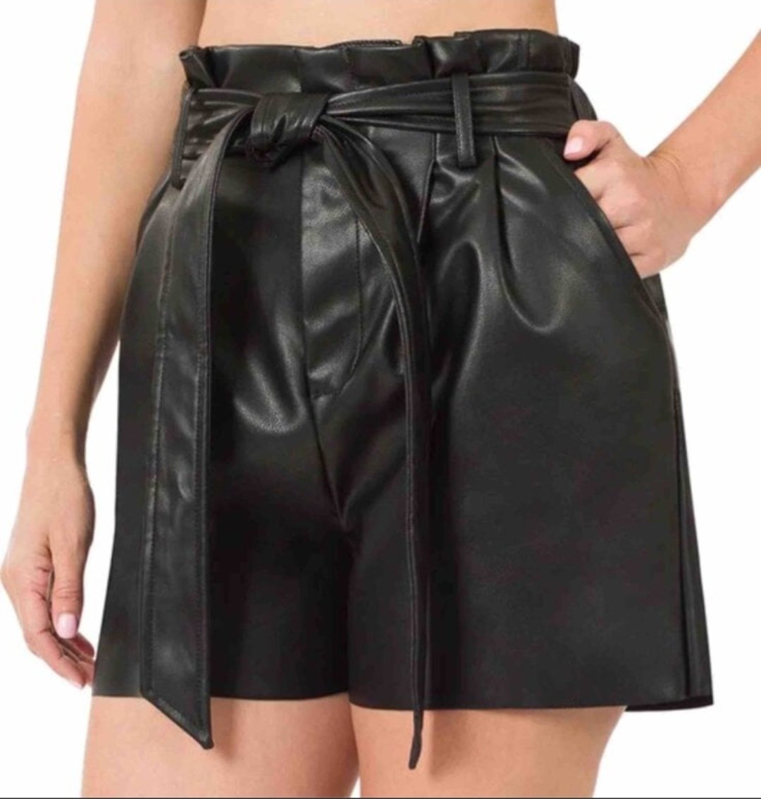 Short de Vinipiel Zara Talla XS Nuevo con Etiqueta