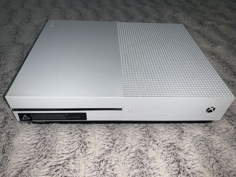 Xbox One S de 1 TB con 2 controles y juegos físicos - Buen estado