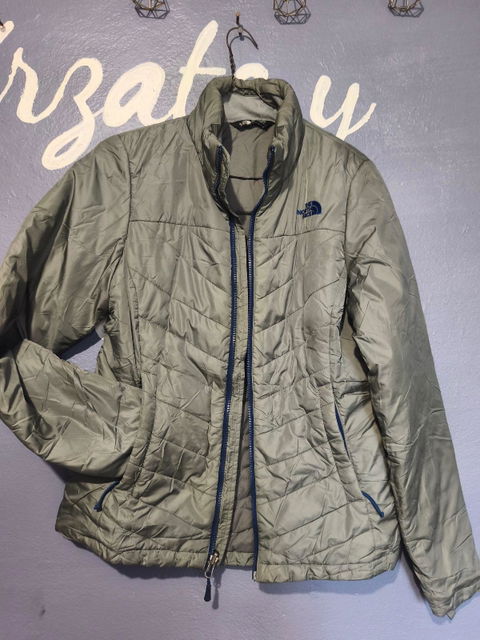 Chamarra The North Face color gris claro