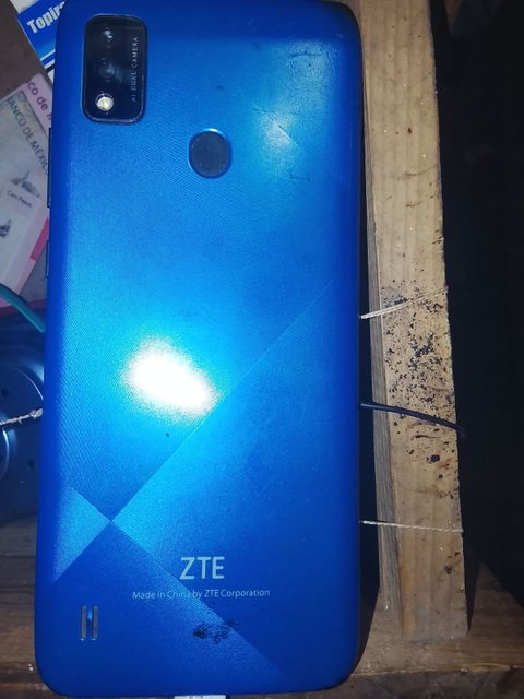 Celular ZTE A51 en buen estado