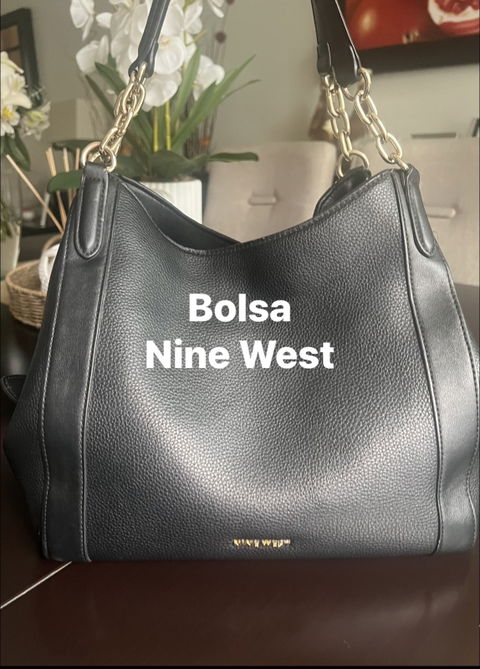 Bolsa Nine West color negro en perfecto estado