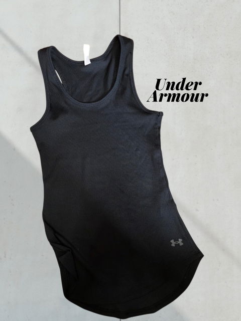 Playera negra under armour