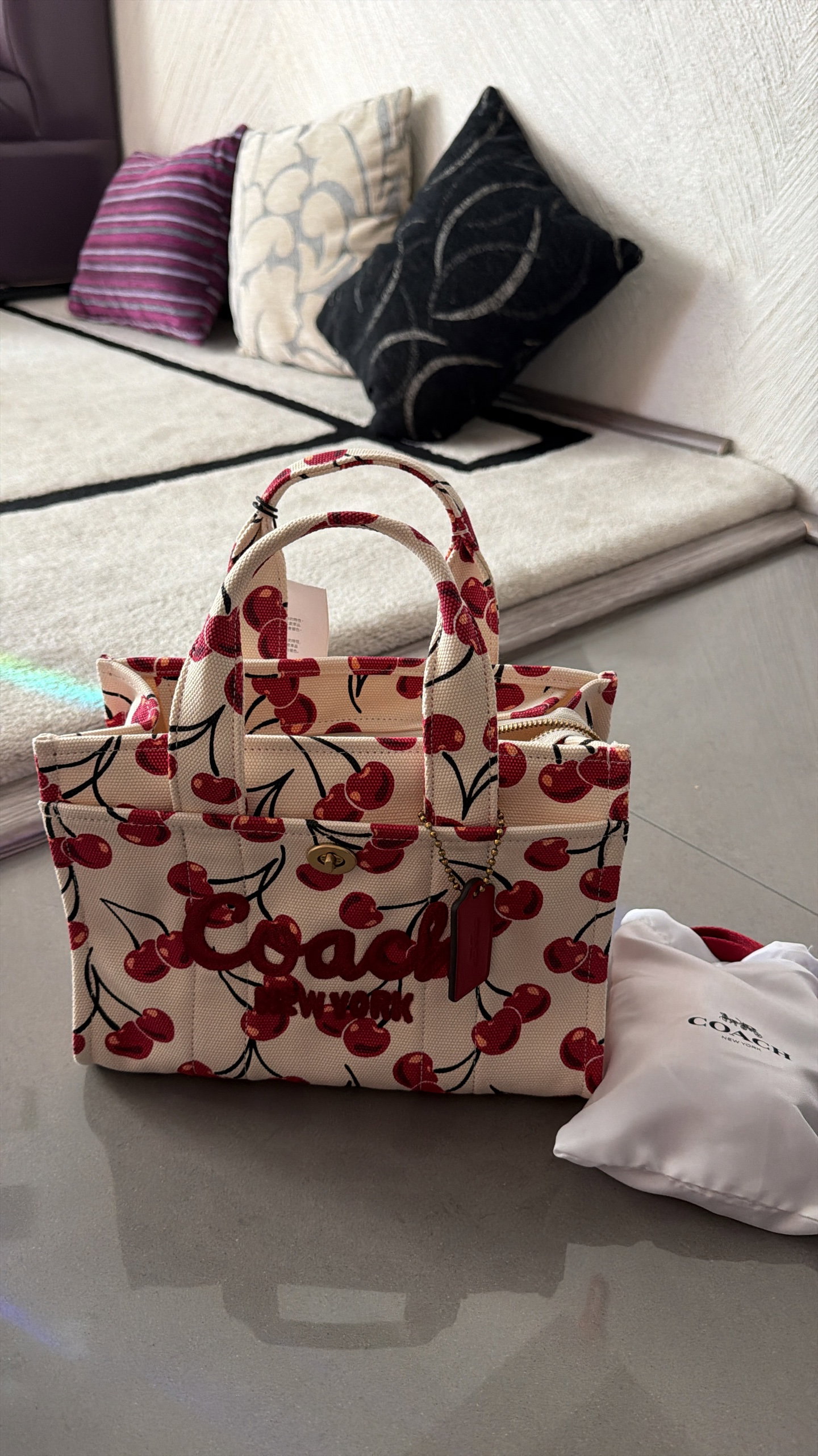 Coach Tote 🍒 20”