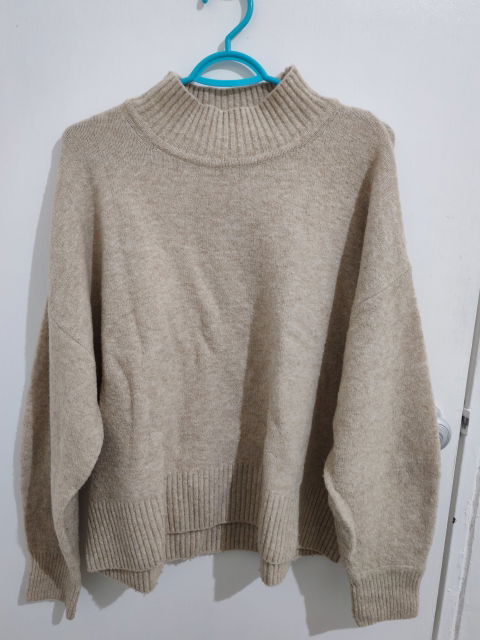 Suéter abrigador color crema