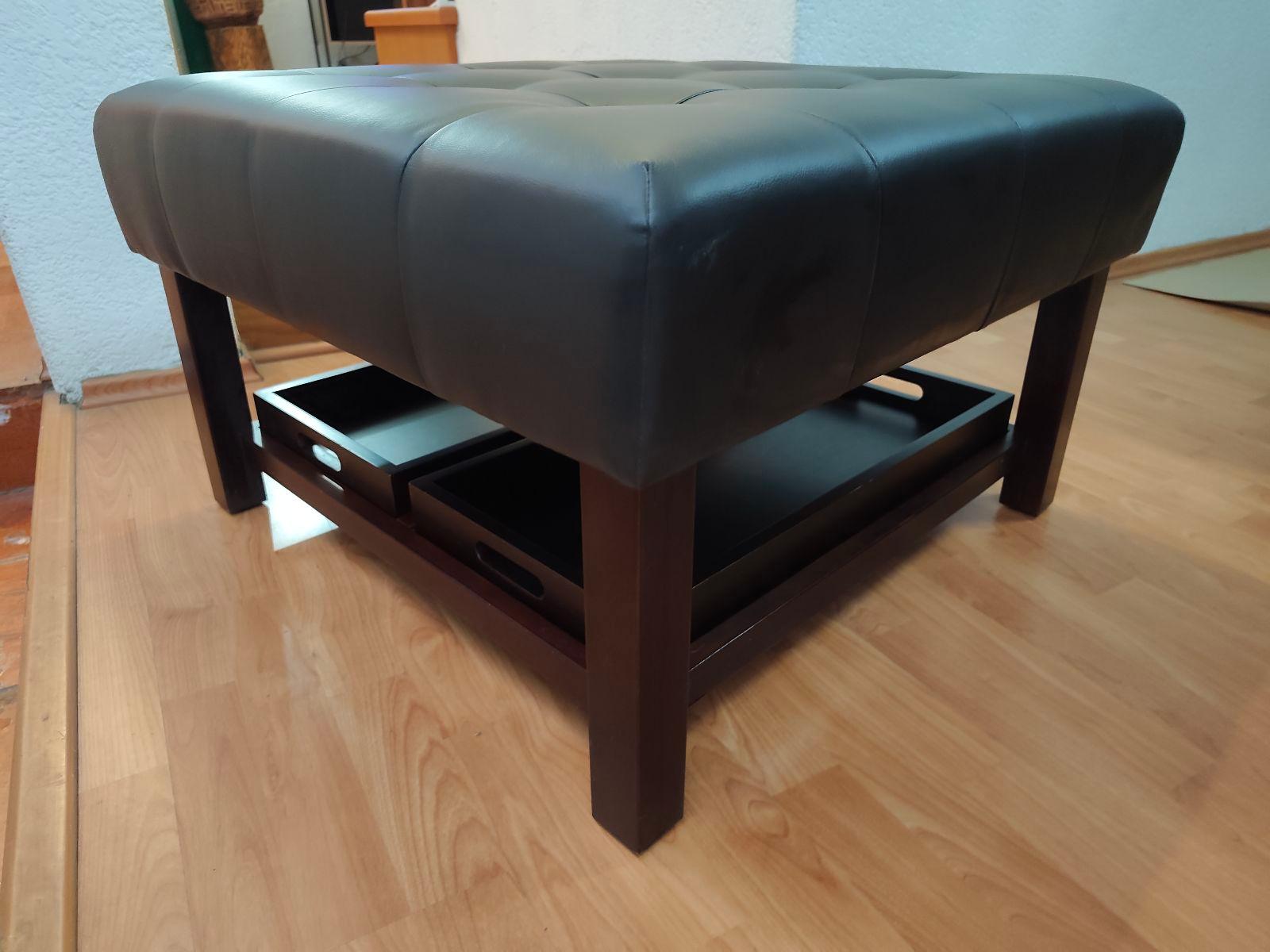 Otomana Negra Capitonada 76x76 cm con 2 Charolas | Mesa de Centro