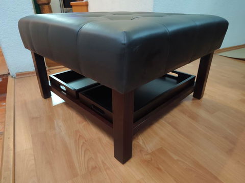 Otomana Negra Capitonada 76x76 cm con 2 Charolas | Mesa de Centro