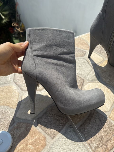 Botas ZARA Grises #4/2 en Buen Estado