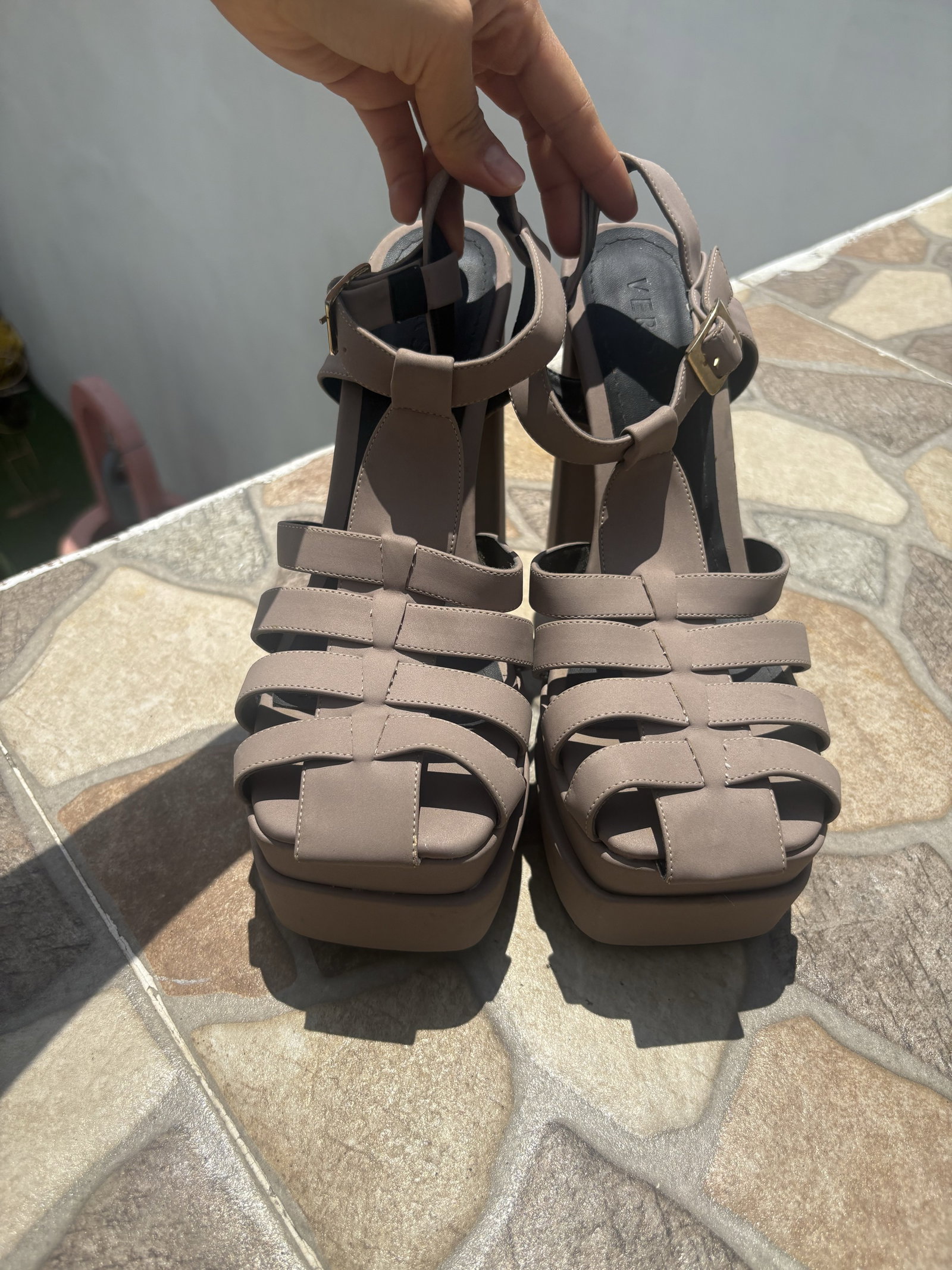 Tacones  DUPE Versace Talla 6 en Buen Estado