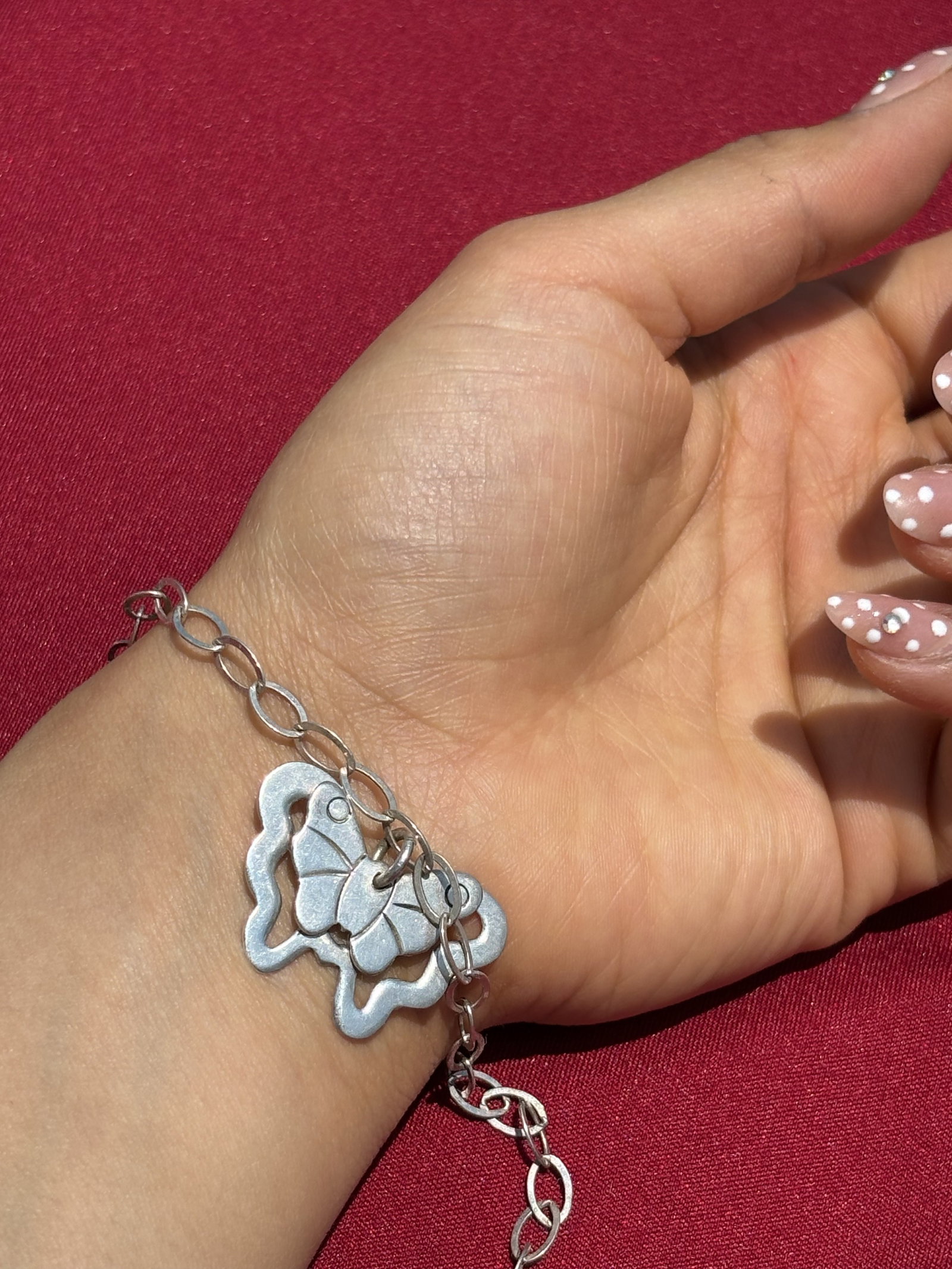 Pulsera de plata con diseño de mariposa