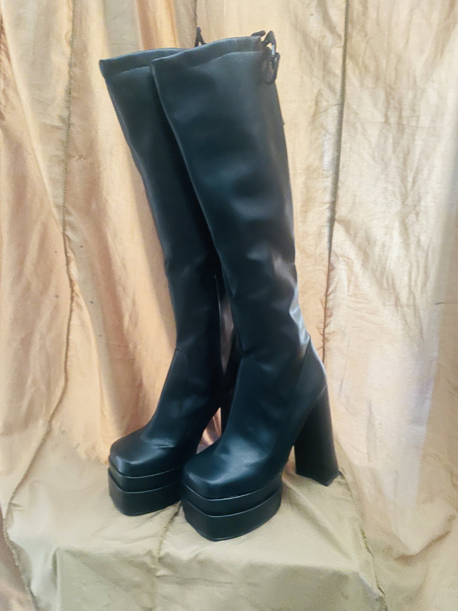 Botas Negras Plataforma Tipo BRATZ #25 Nuevas