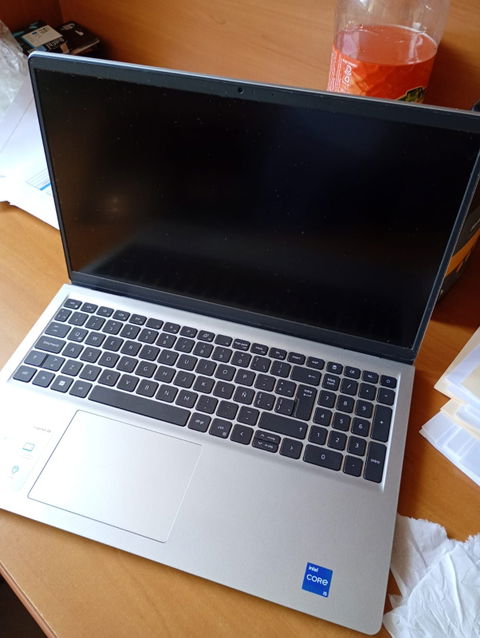 Laptop Dell 3520, i5 12va generación, 240 GB NVME, 16 GB RAM, Windows 11 Pro